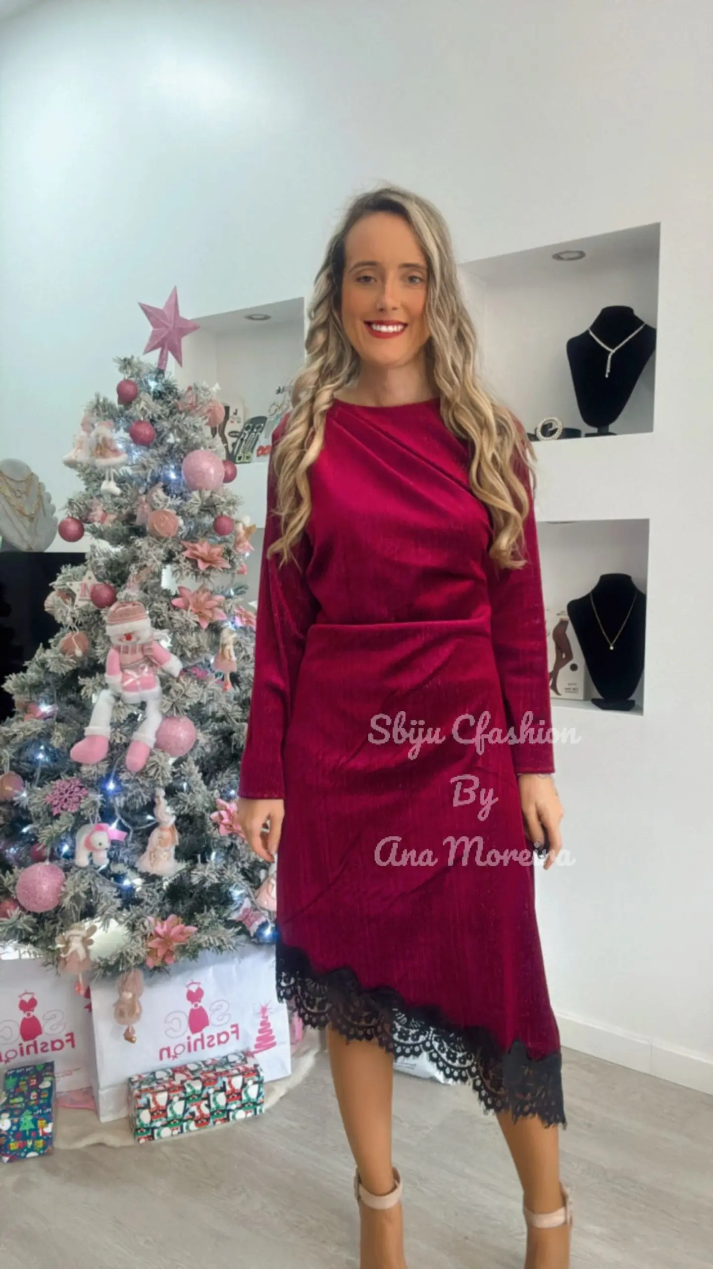 Vestido em Veludo com Renda - TU 1