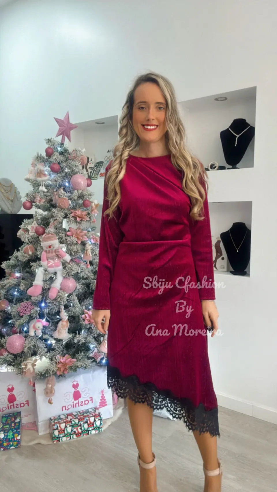 Vestido em Veludo com Renda - TU 1