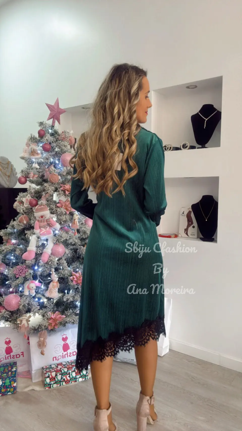 Vestido em Veludo com Renda - TU 7