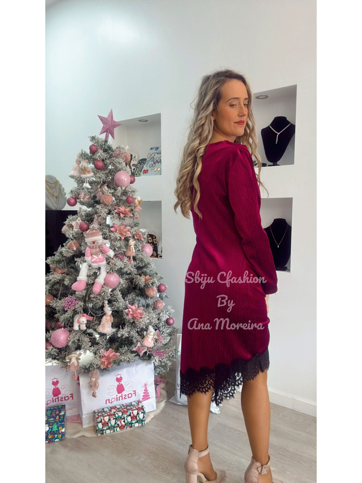 Vestido em Veludo com Renda - TU 2