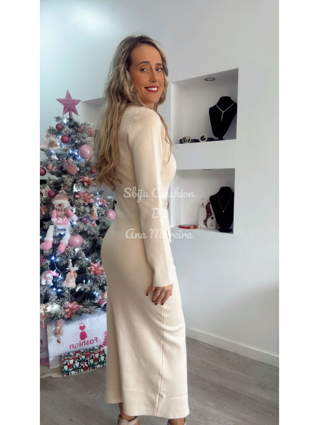 Vestido em Malha com Racha e Detalhes em Dourado 3