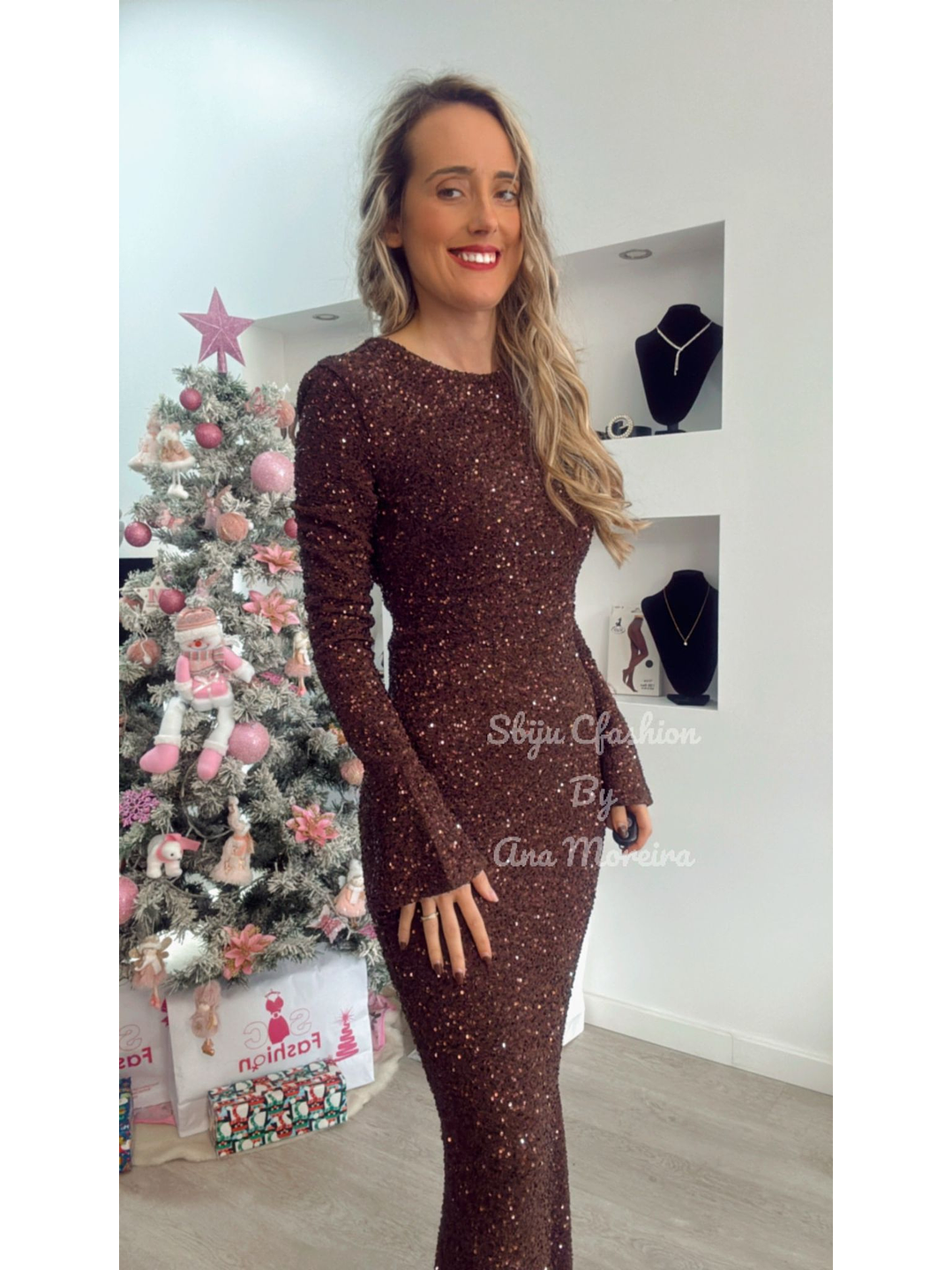 Vestido Comprido em Lantejoulas com Abertura nas Costas 6