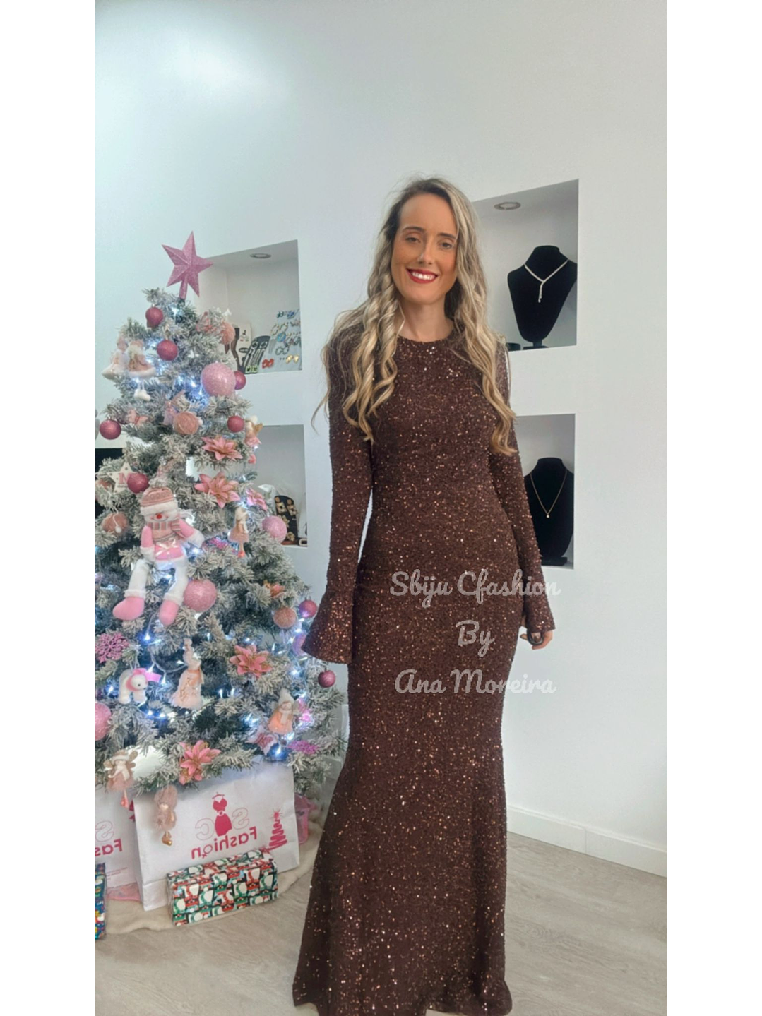 Vestido Comprido em Lantejoulas com Abertura nas Costas 1