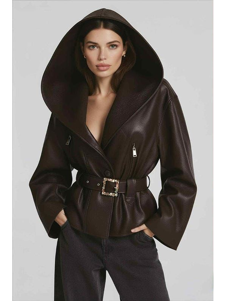 Casaca em Ecopele com Capuz e Cinto com Brilhantes - TU 3