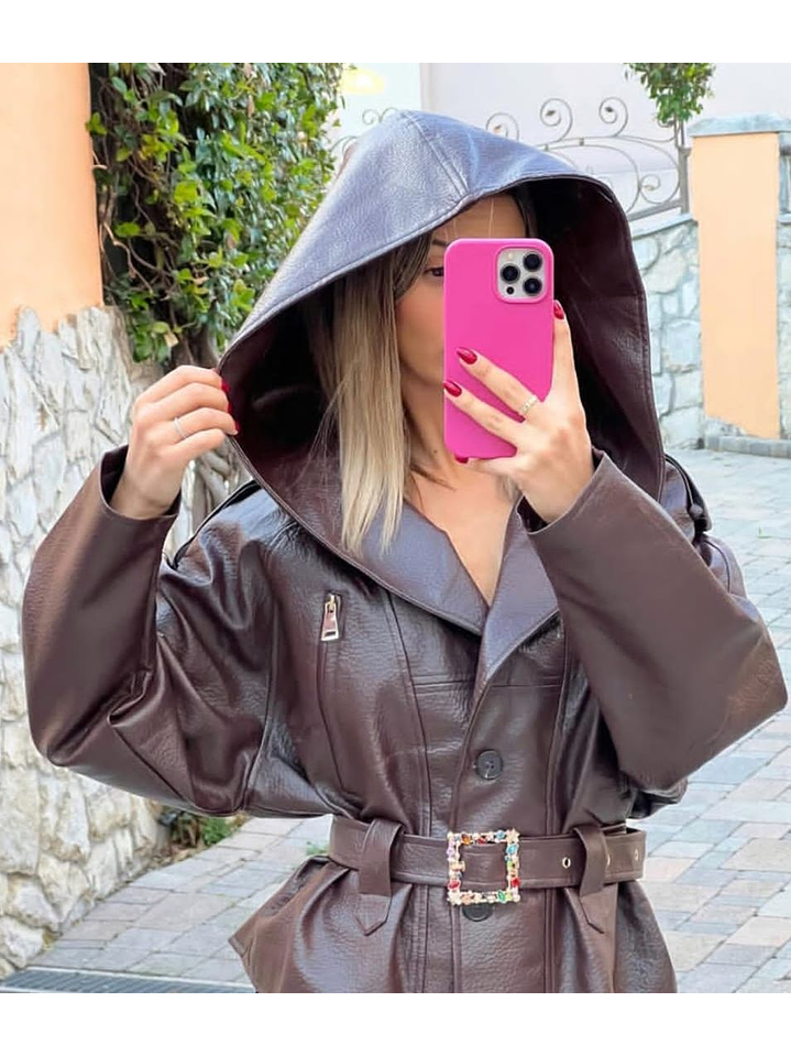 Casaca em Ecopele com Capuz e Cinto com Brilhantes - TU 2