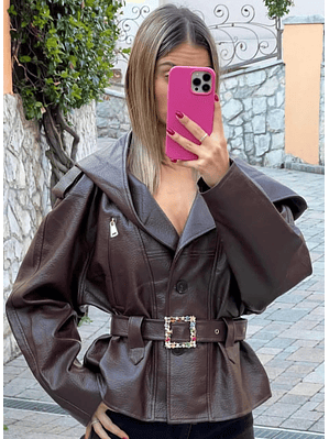 Casaca em Ecopele com Capuz e Cinto com Brilhantes - TU