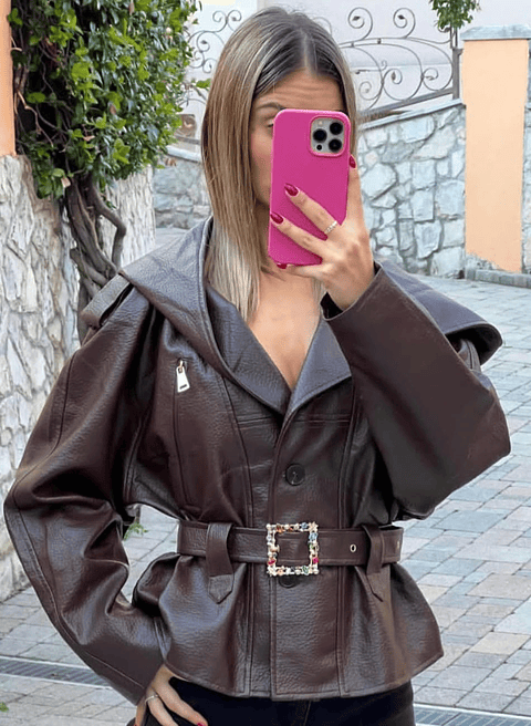 Casaca em Ecopele com Capuz e Cinto com Brilhantes - TU