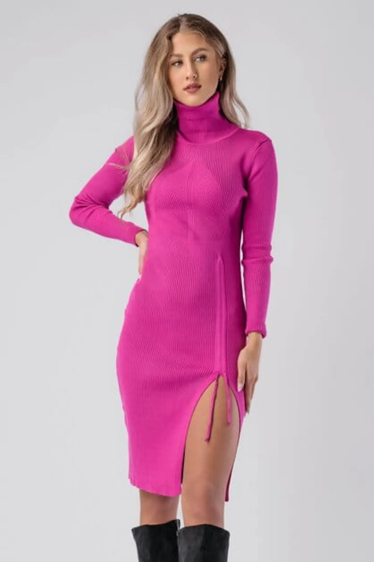 Vestido de Gola Alta em Malha Ajustável - TU 3