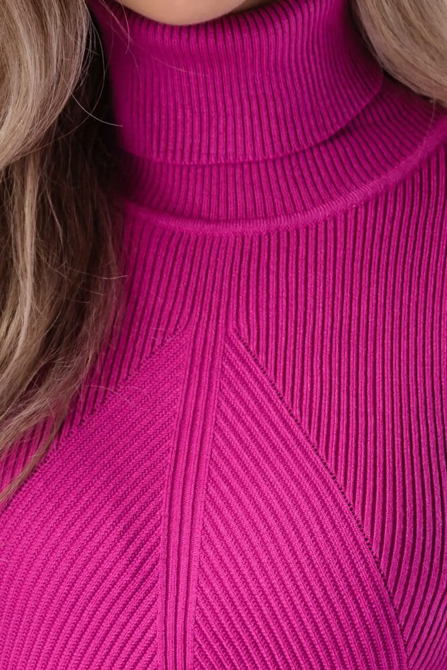 Vestido de Gola Alta em Malha Ajustável - TU 4