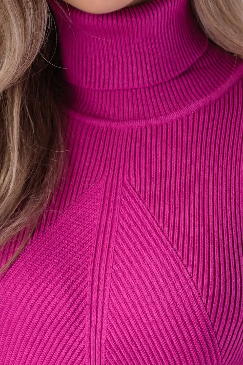 Vestido de Gola Alta em Malha Ajustável - TU 4