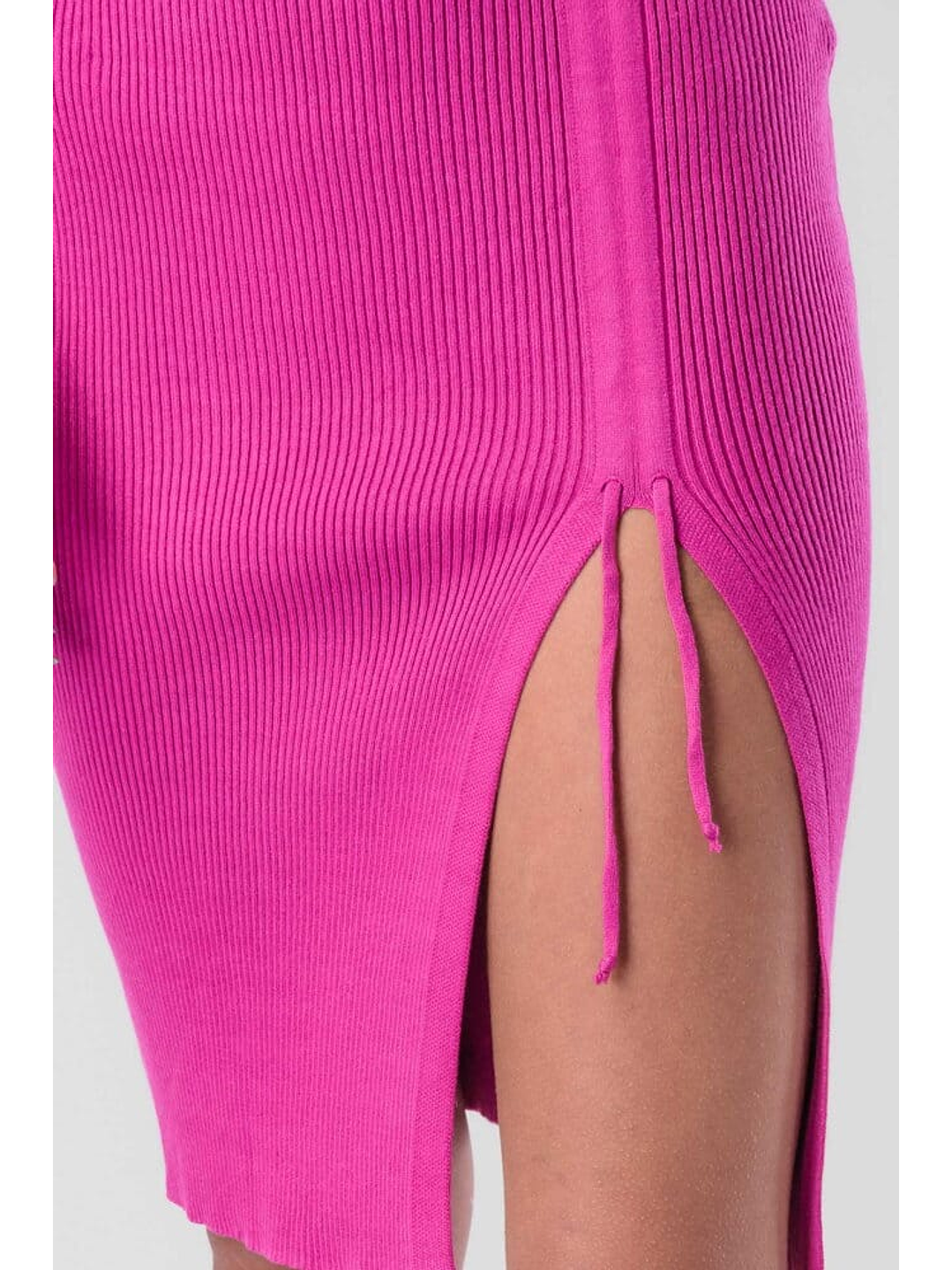 Vestido de Gola Alta em Malha Ajustável - TU 5