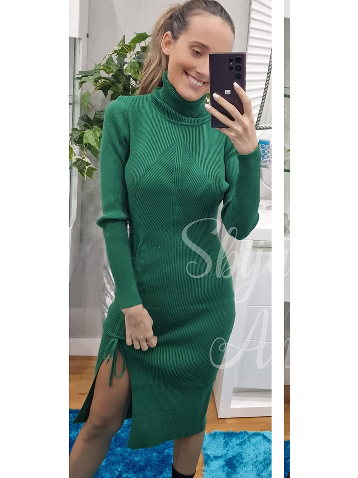 Vestido de Gola Alta em Malha Ajustável - TU 6