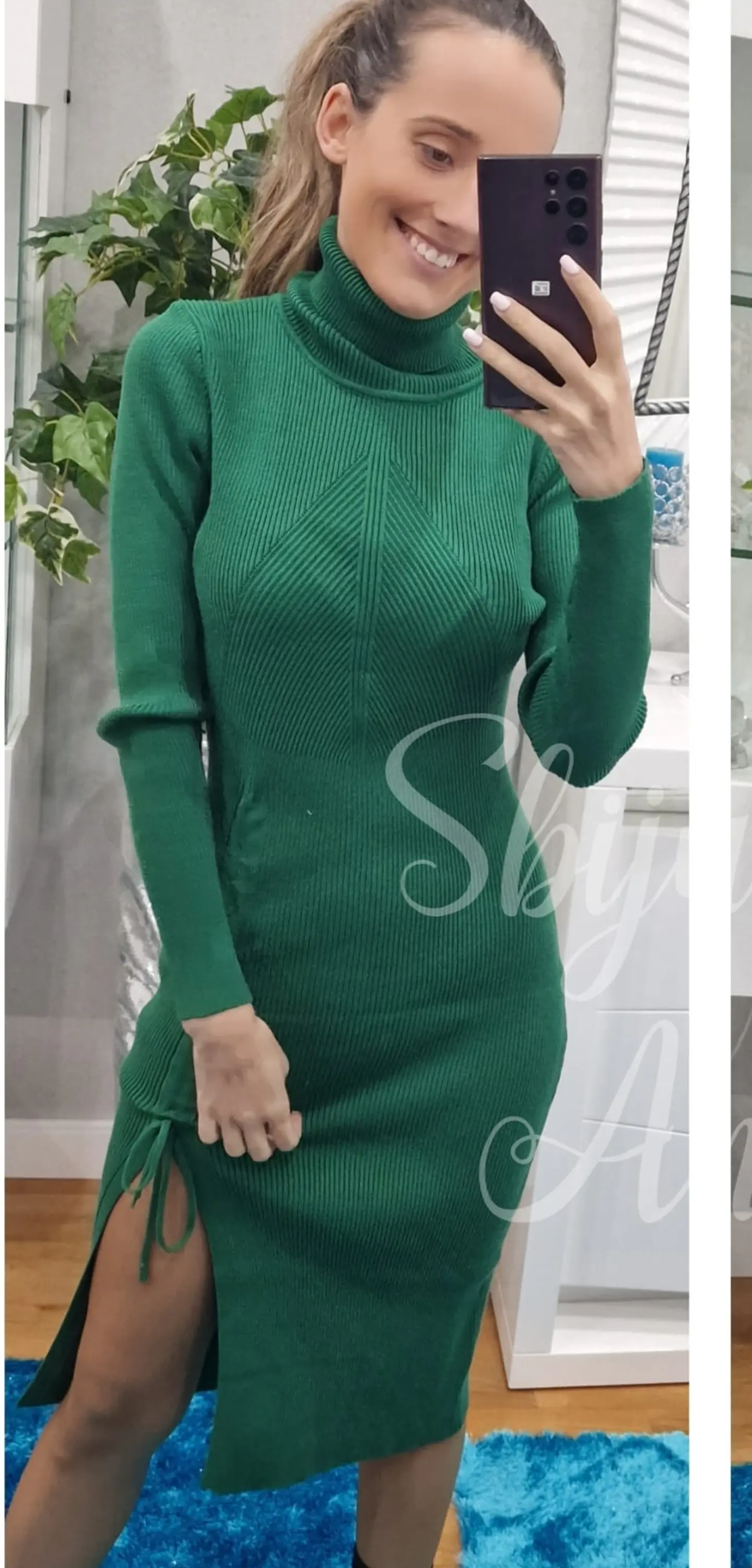 Vestido de Gola Alta em Malha Ajustável - TU 6