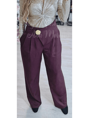 Calças em Tecido com Detalhe de Botão Dourado