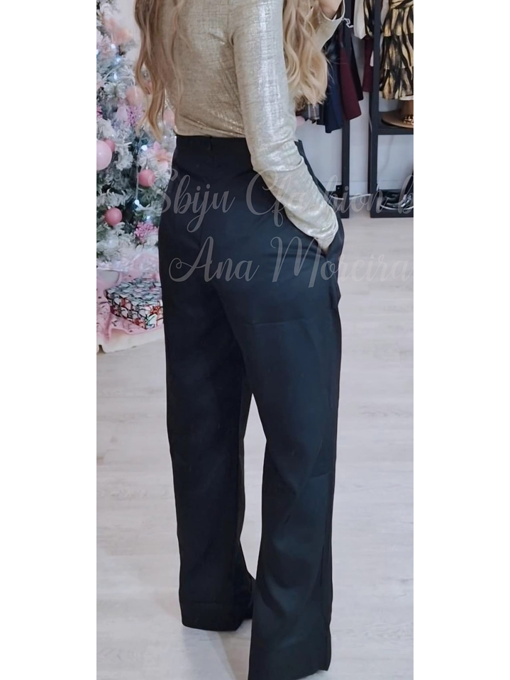 Calças em Tecido com Detalhe de Botão Dourado 5