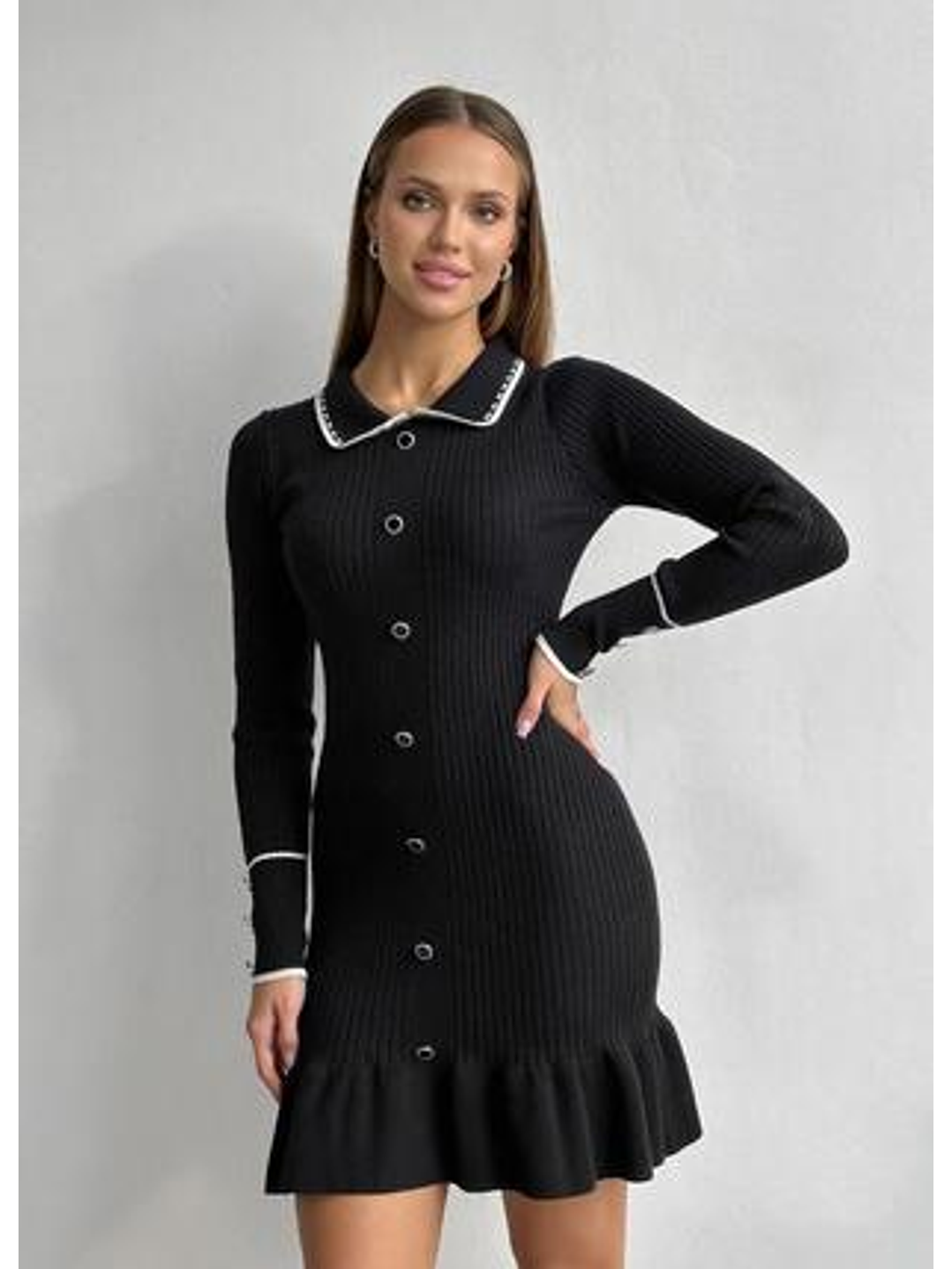 Vestido de Malha com Folho e Gola 1