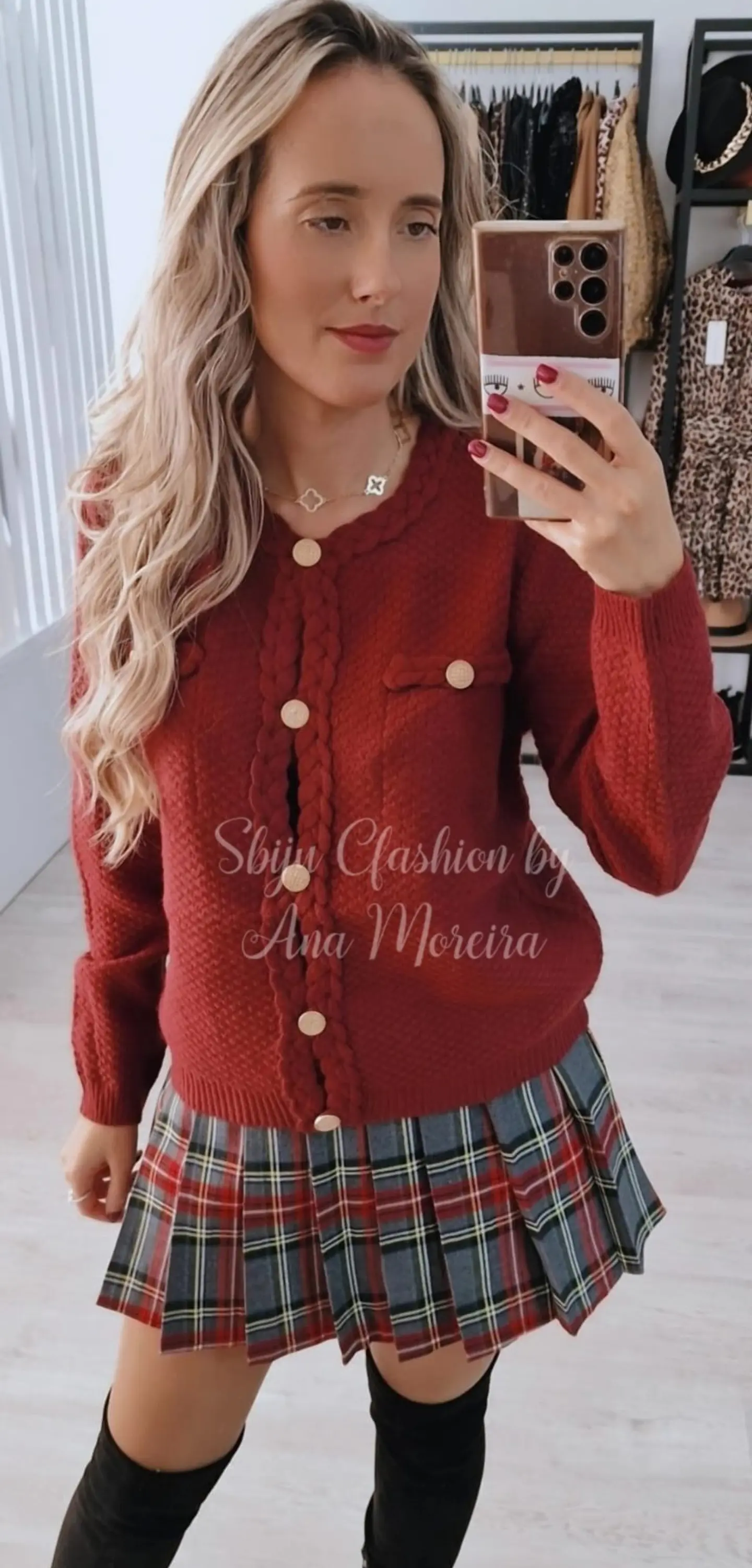 Casaco de Malha com Detalhe de Trança e Botões Dourados - TU 1