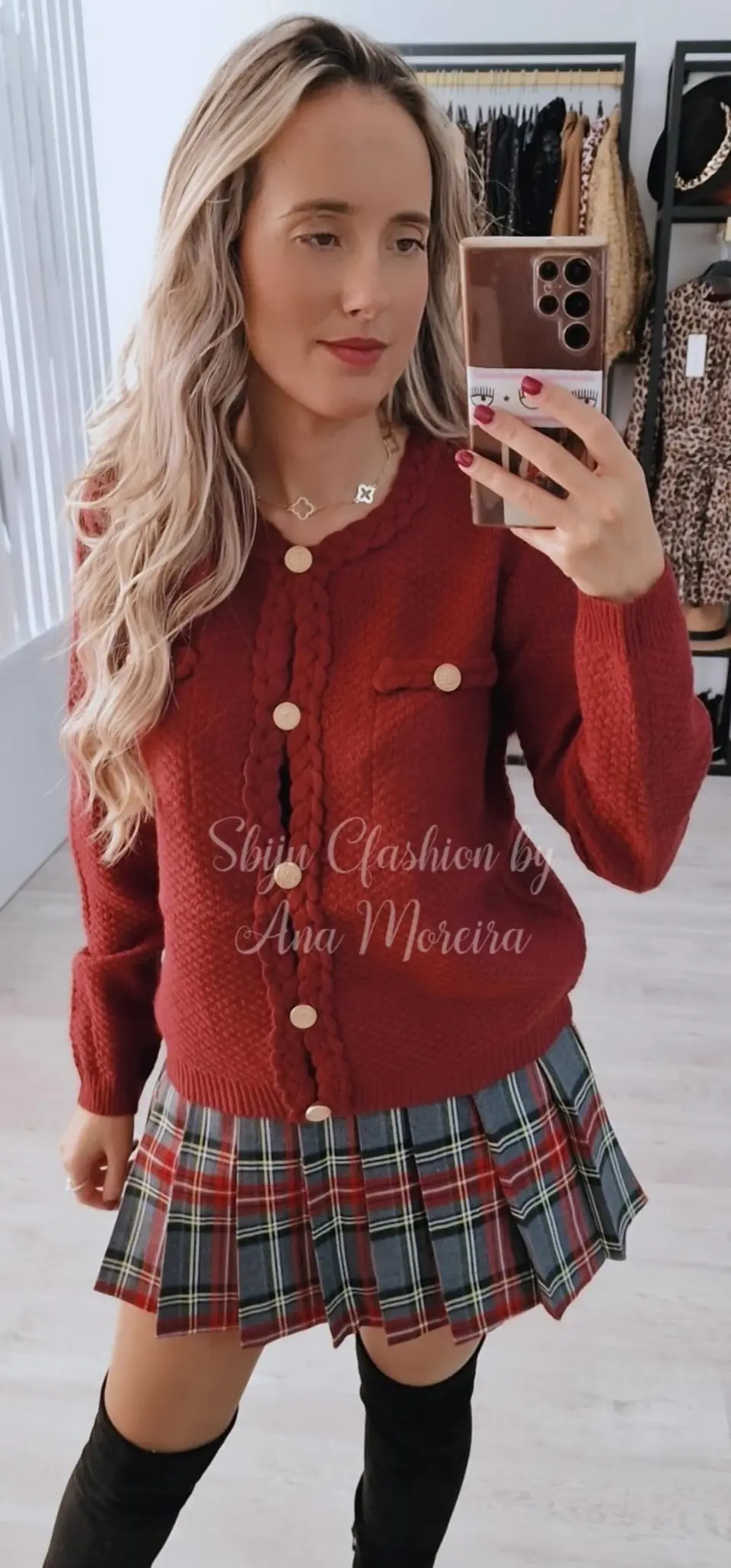 Casaco de Malha com Detalhe de Trança e Botões Dourados - TU 1