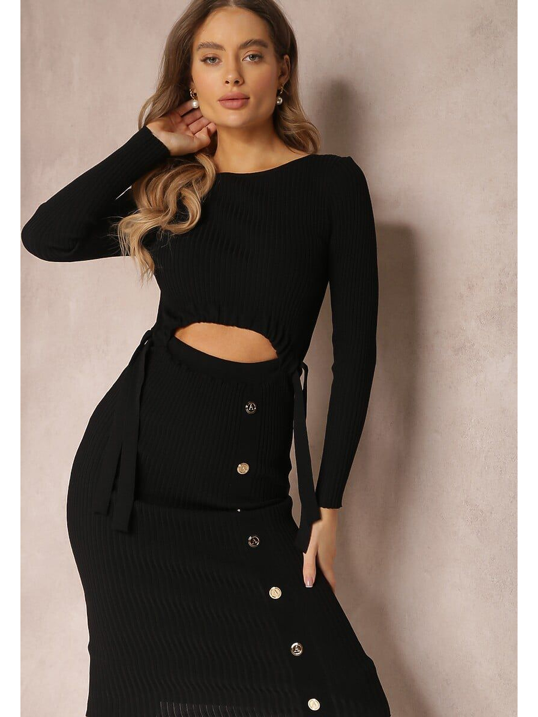 Vestido com Abertura na Barriga e Botões Dourados - TU 1