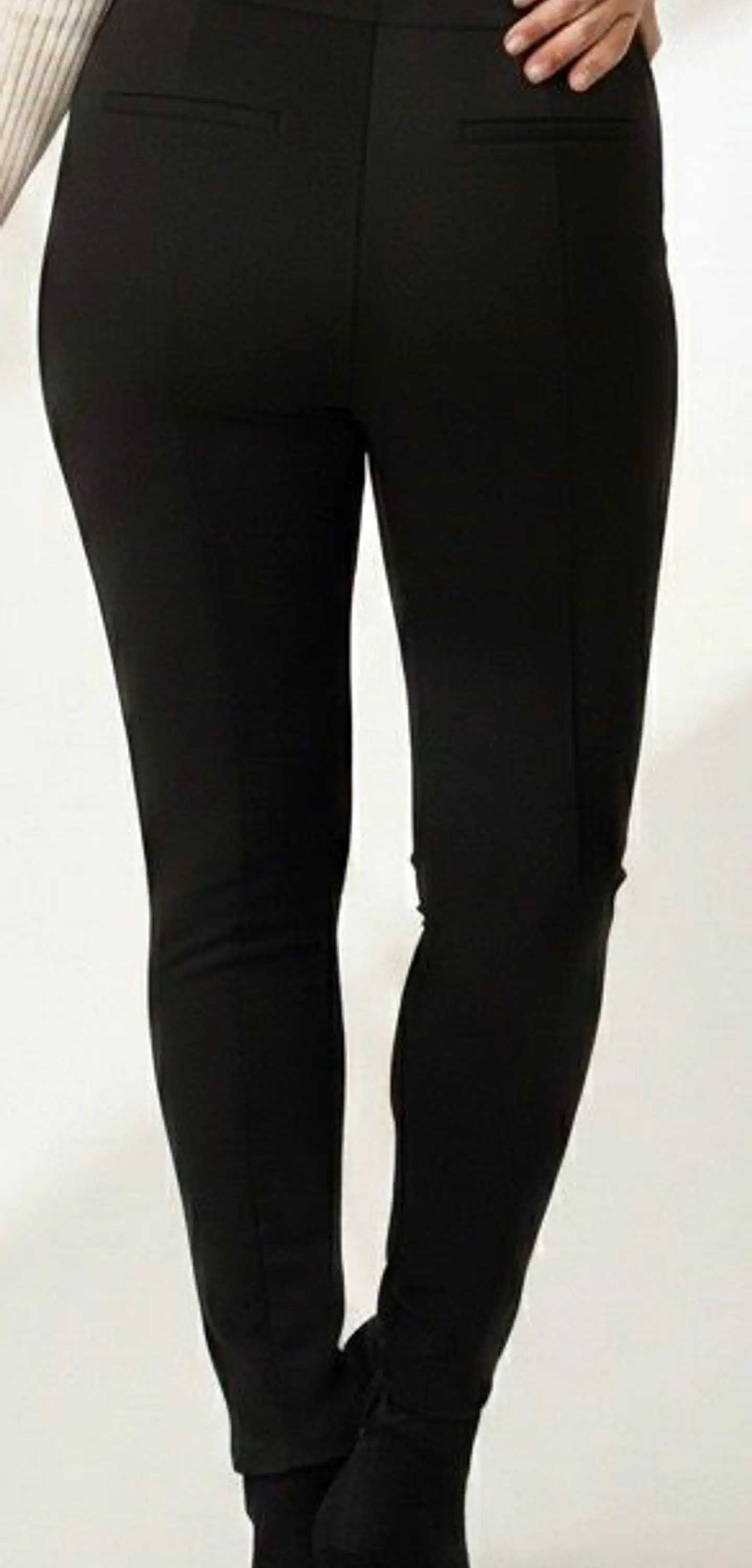 Leggings com Botões Dourados 4