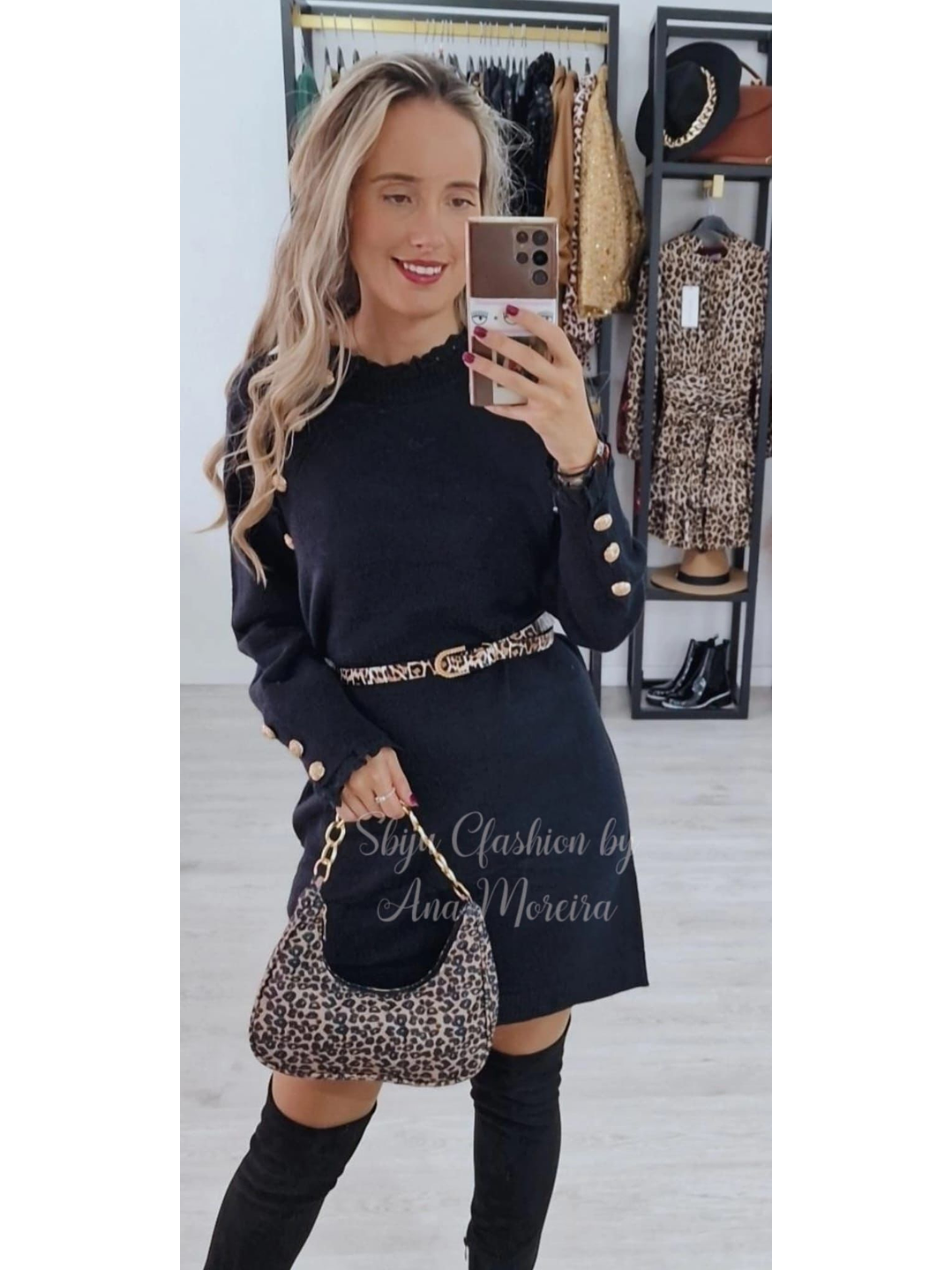 Vestido de Malha Quente com Detalhe de Botões Dourados - TU 1