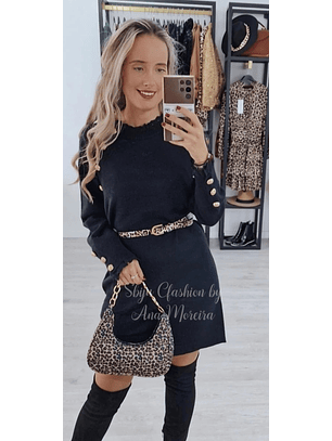 Vestido de Malha Quente com Detalhe de Botões Dourados - TU