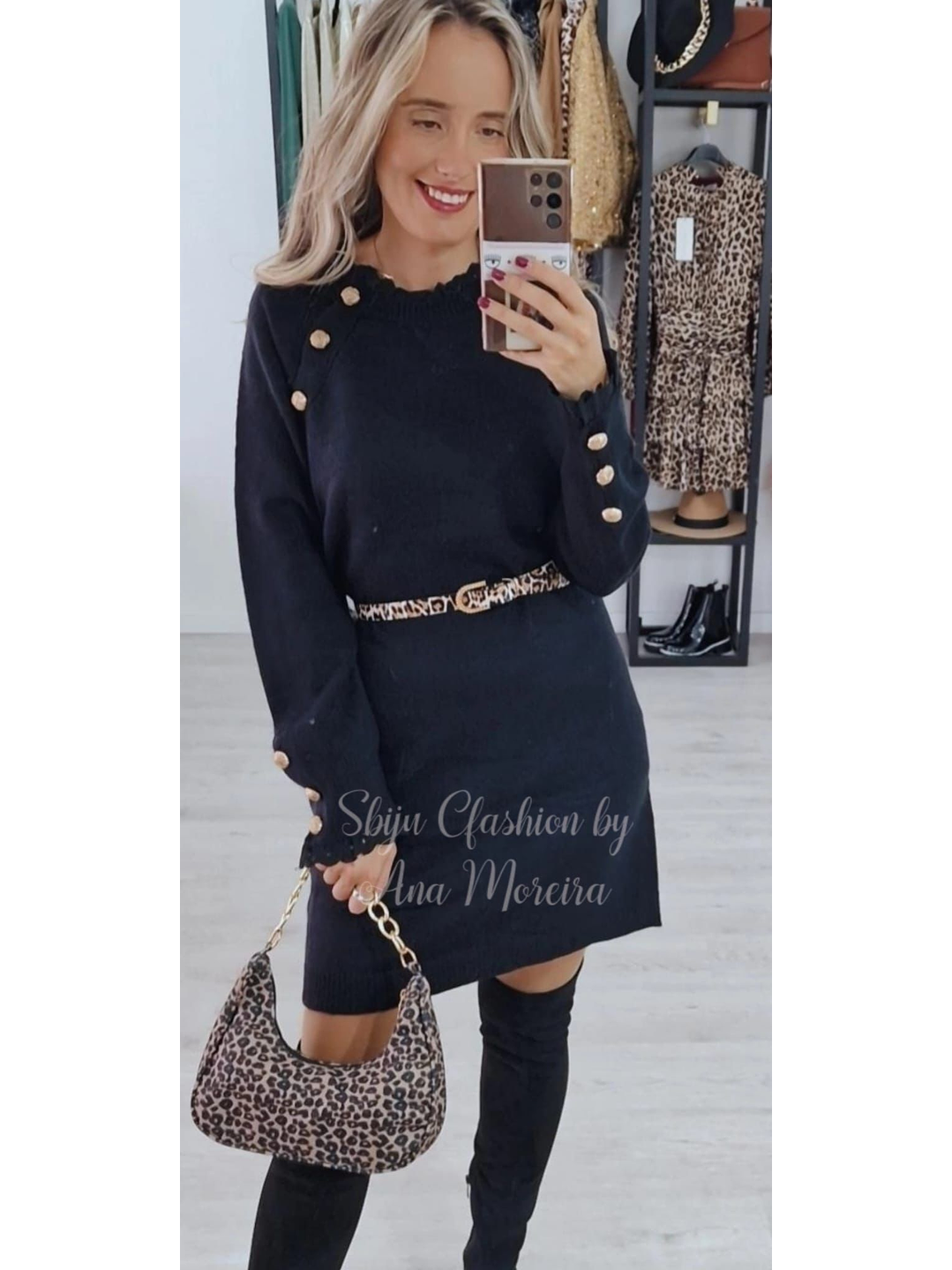 Vestido de Malha Quente com Detalhe de Botões Dourados - TU 3