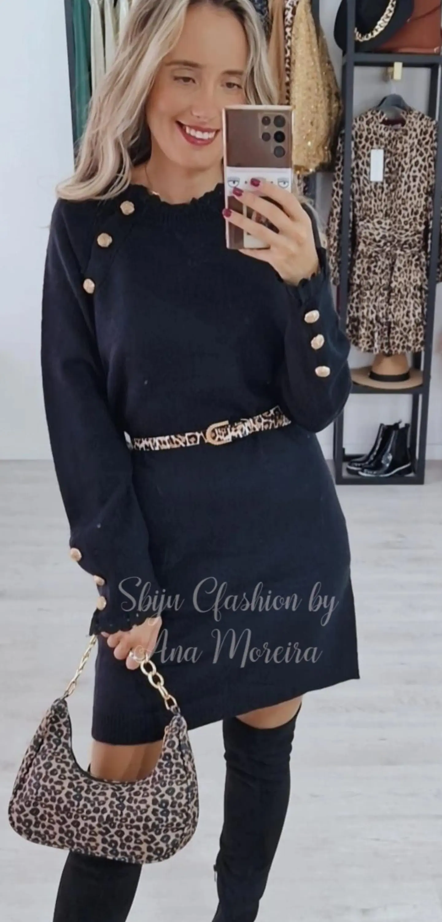 Vestido de Malha Quente com Detalhe de Botões Dourados - TU 4