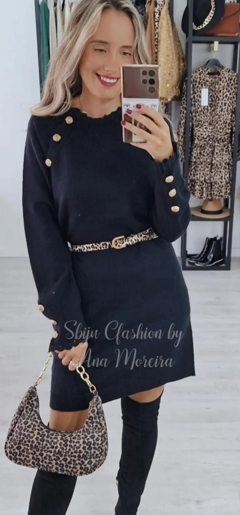 Vestido de Malha Quente com Detalhe de Botões Dourados - TU 4