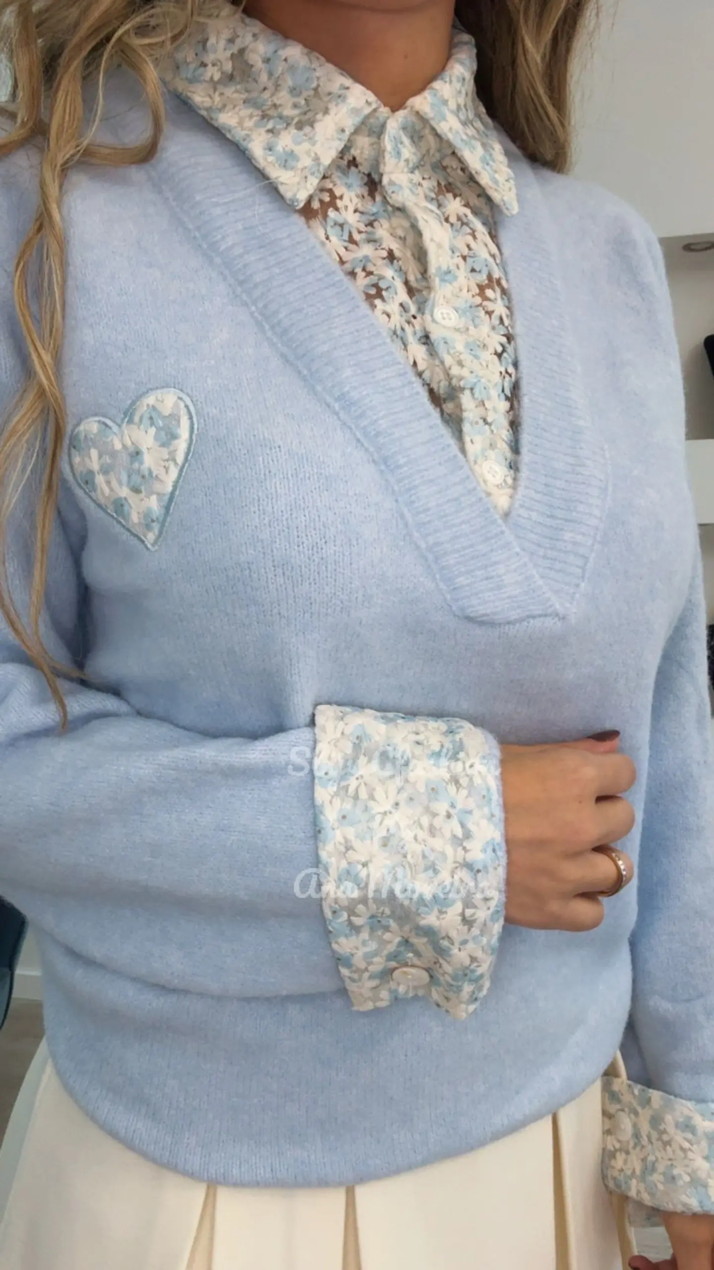 Camisola de Malha com Detalhe de Coração e Camisa Incluída - TU 7