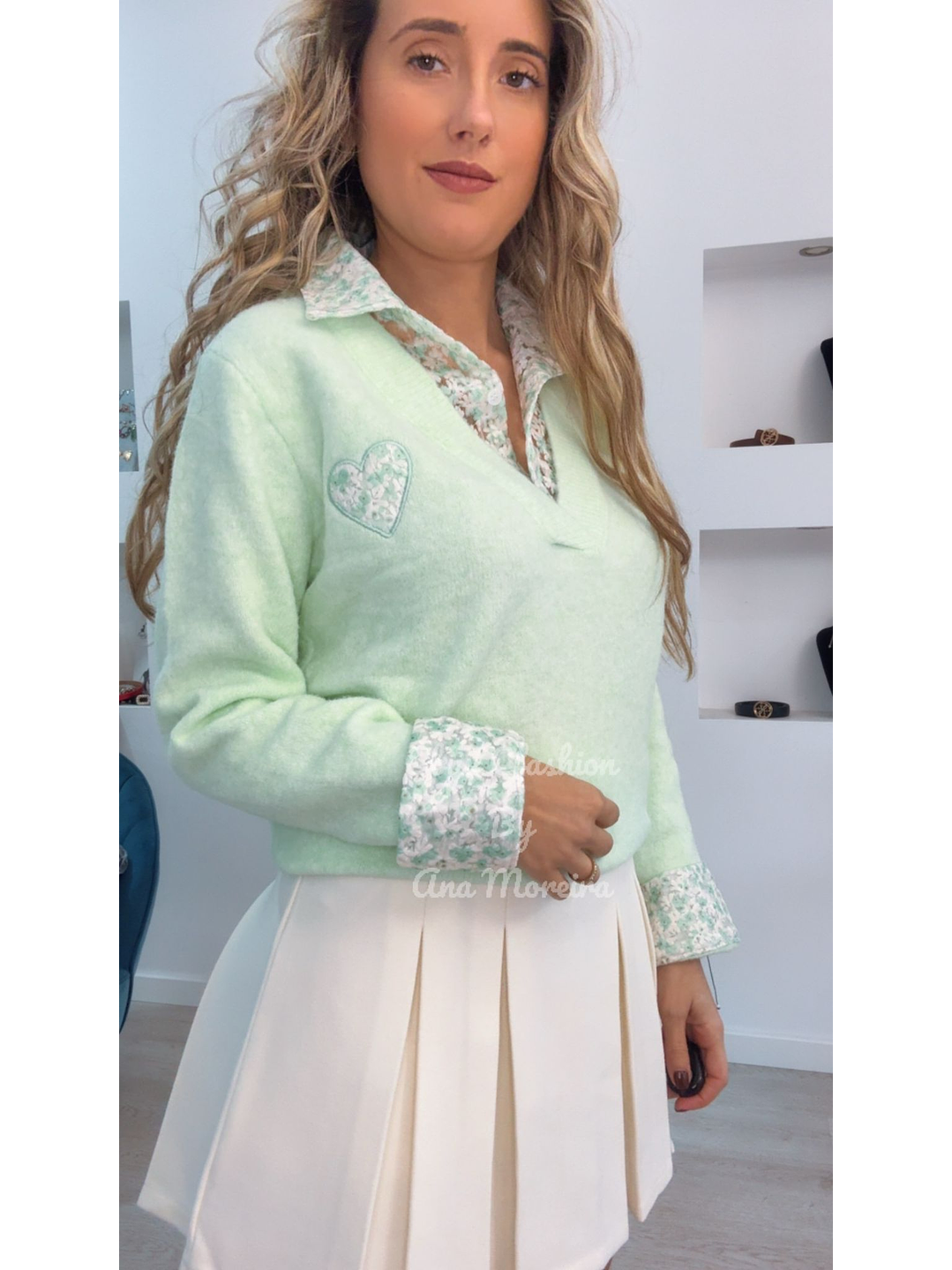 Camisola de Malha com Detalhe de Coração e Camisa Incluída - TU 2