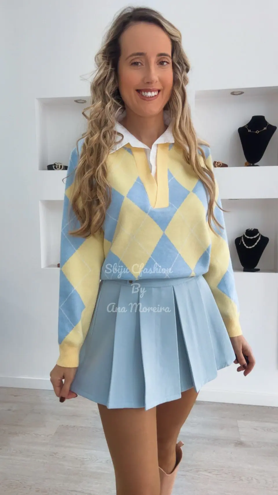 Polo com Losangos e Camisa Incluída - TU 4