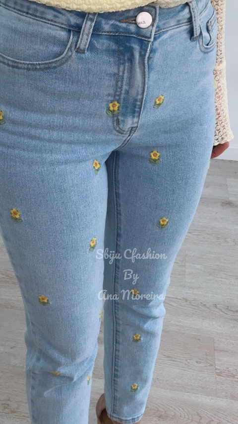 Calças de Ganga Redial com Detalhe de Flores