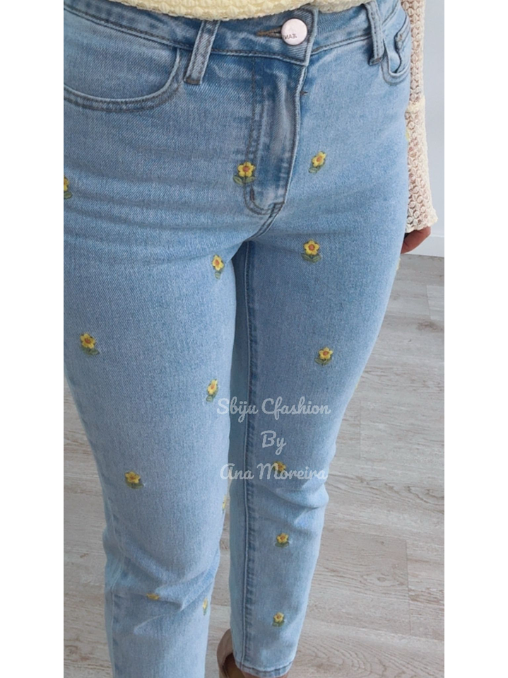 Calças de Ganga Redial com Detalhe de Flores 4