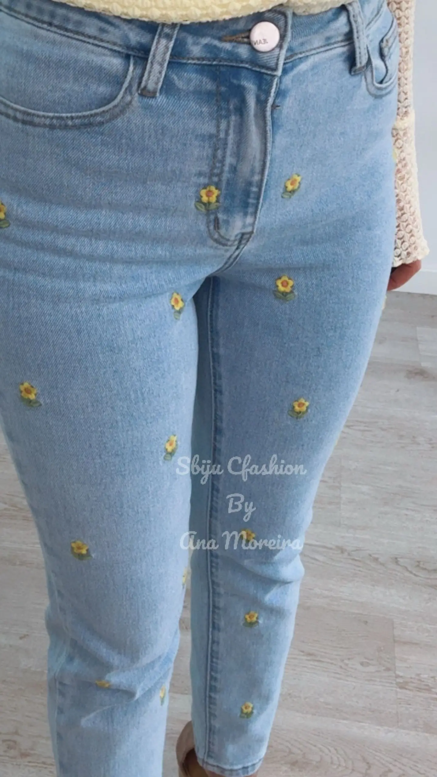 Calças de Ganga Redial com Detalhe de Flores 1