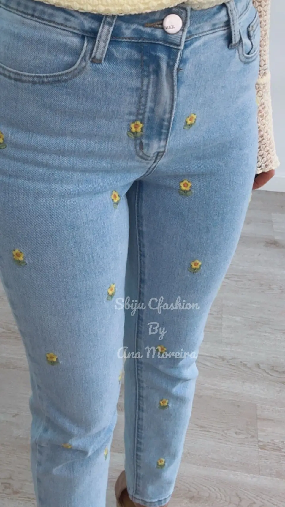 Calças de Ganga Redial com Detalhe de Flores 1
