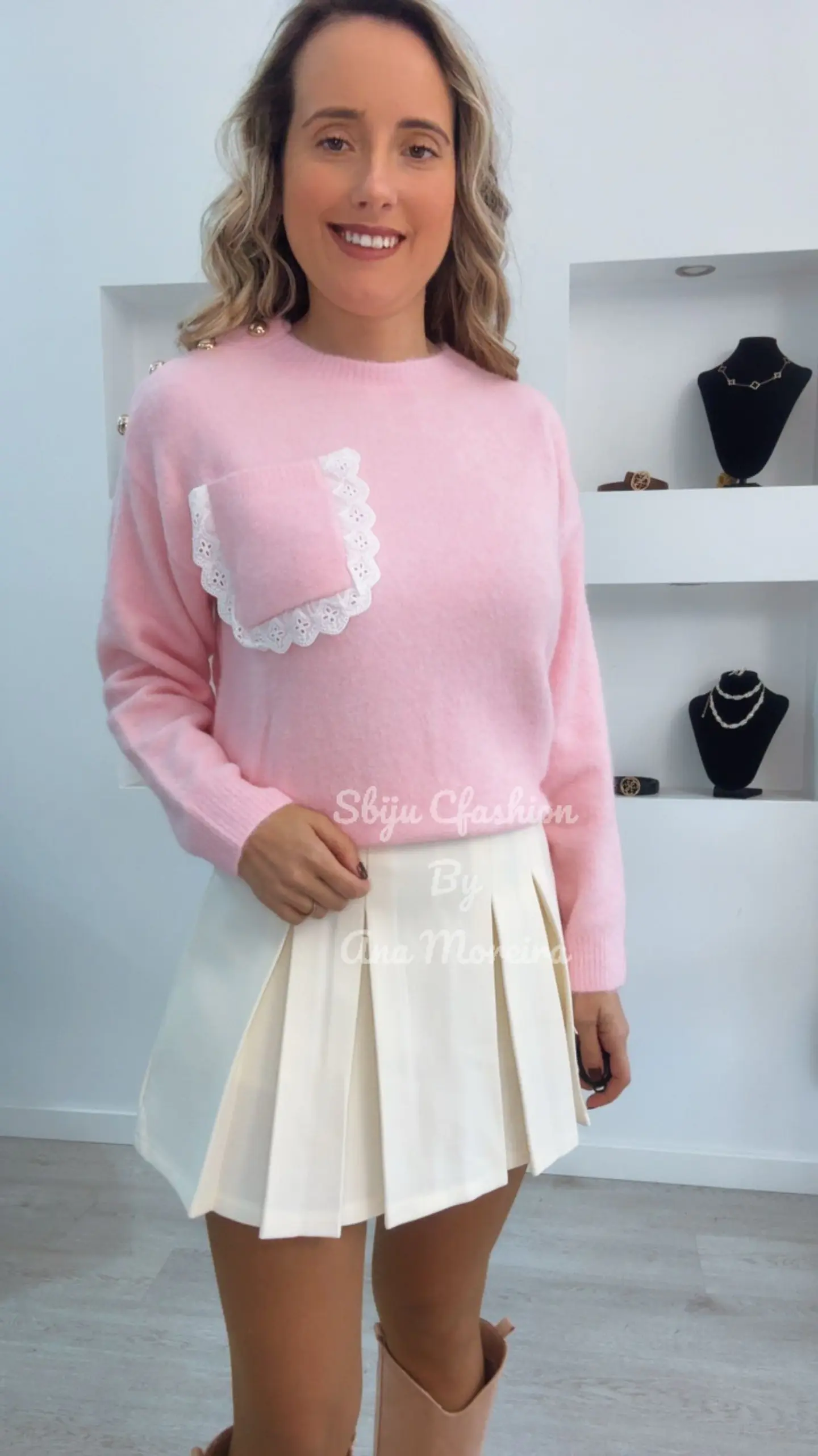 Camisola de Malha com Detalhe de Botões e Bolso com Renda - TU 7