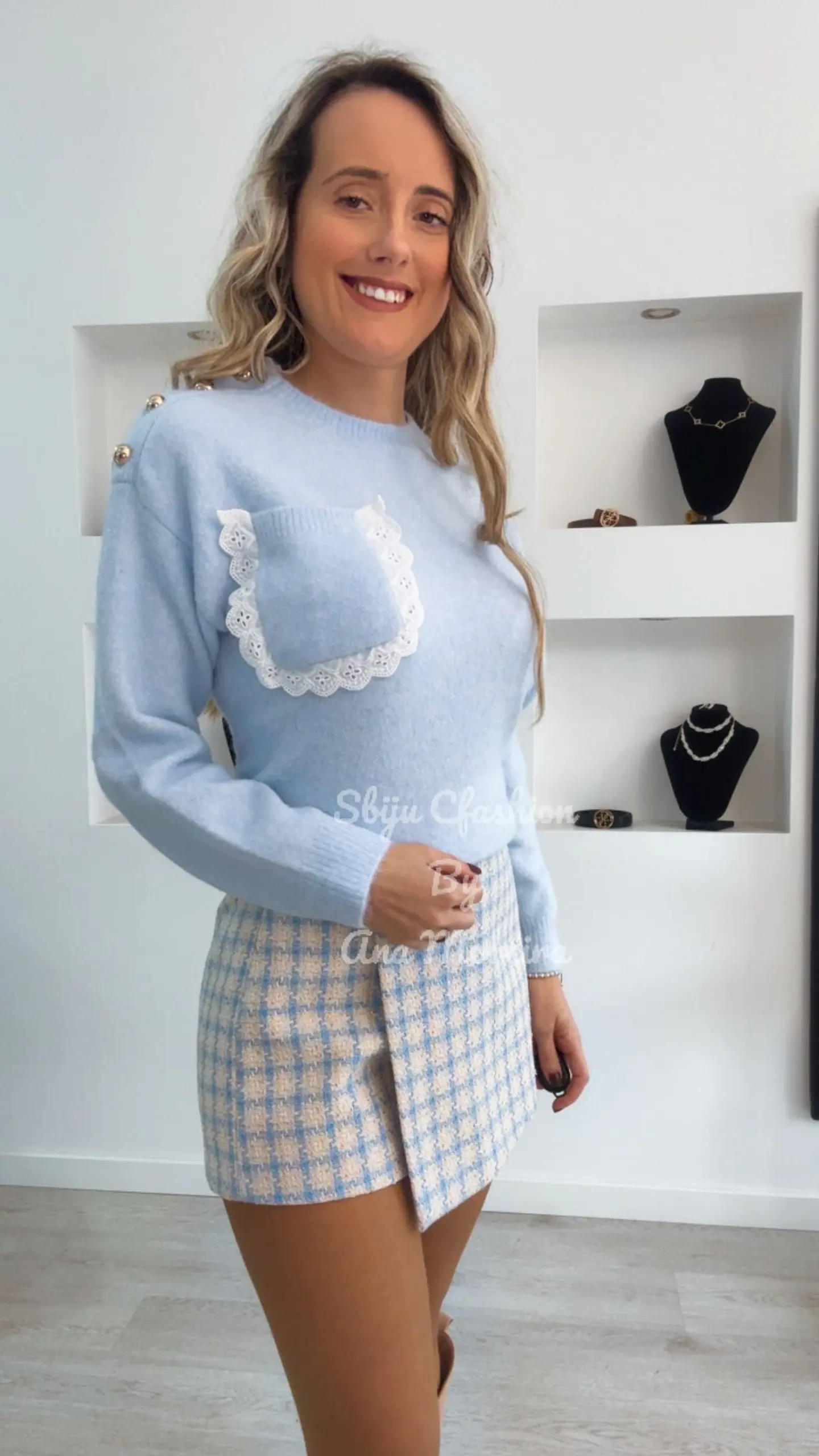 Camisola de Malha com Detalhe de Botões e Bolso com Renda - TU 3