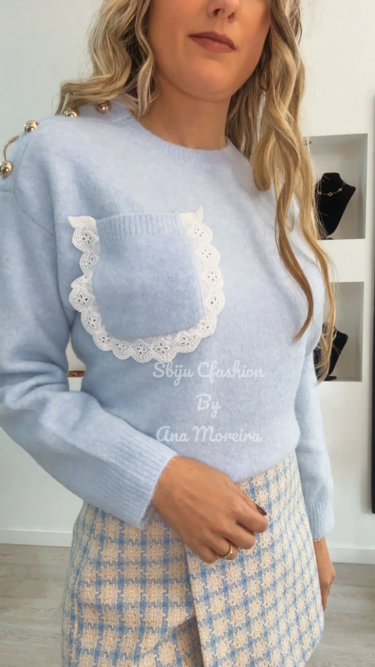 Camisola de Malha com Detalhe de Botões e Bolso com Renda - TU 4