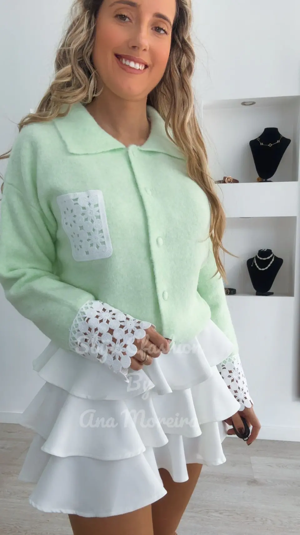 Cardigan com Detalhes em Renda na Manga e no Bolso - TU 13