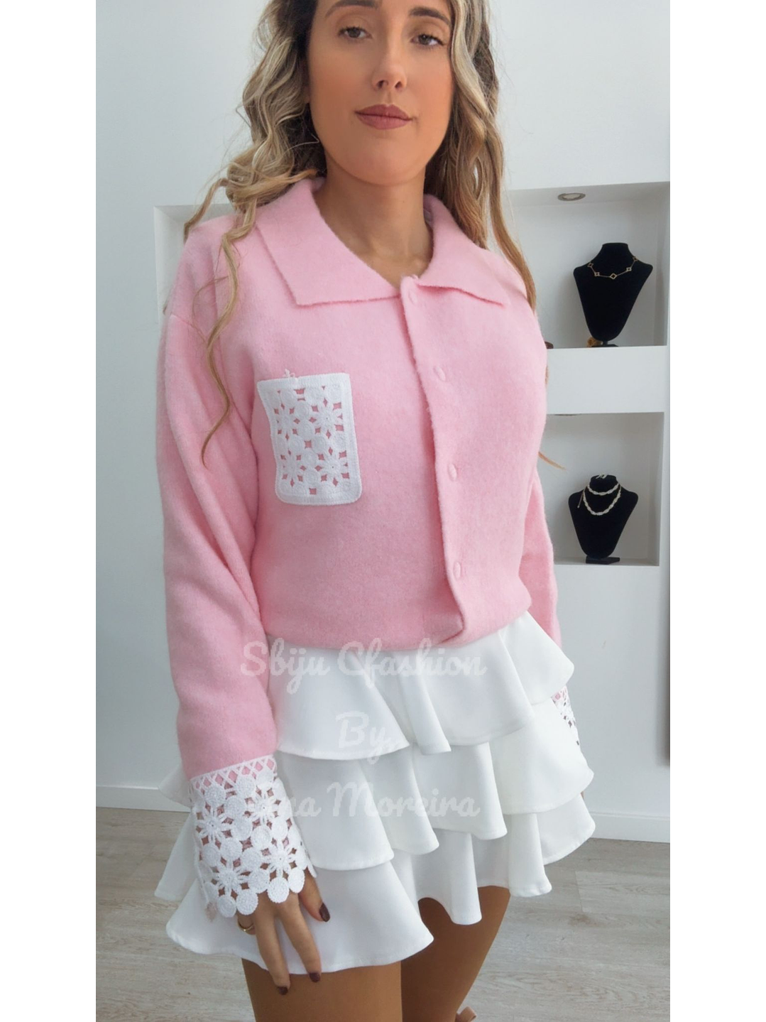 Cardigan com Detalhes em Renda na Manga e no Bolso - TU 3