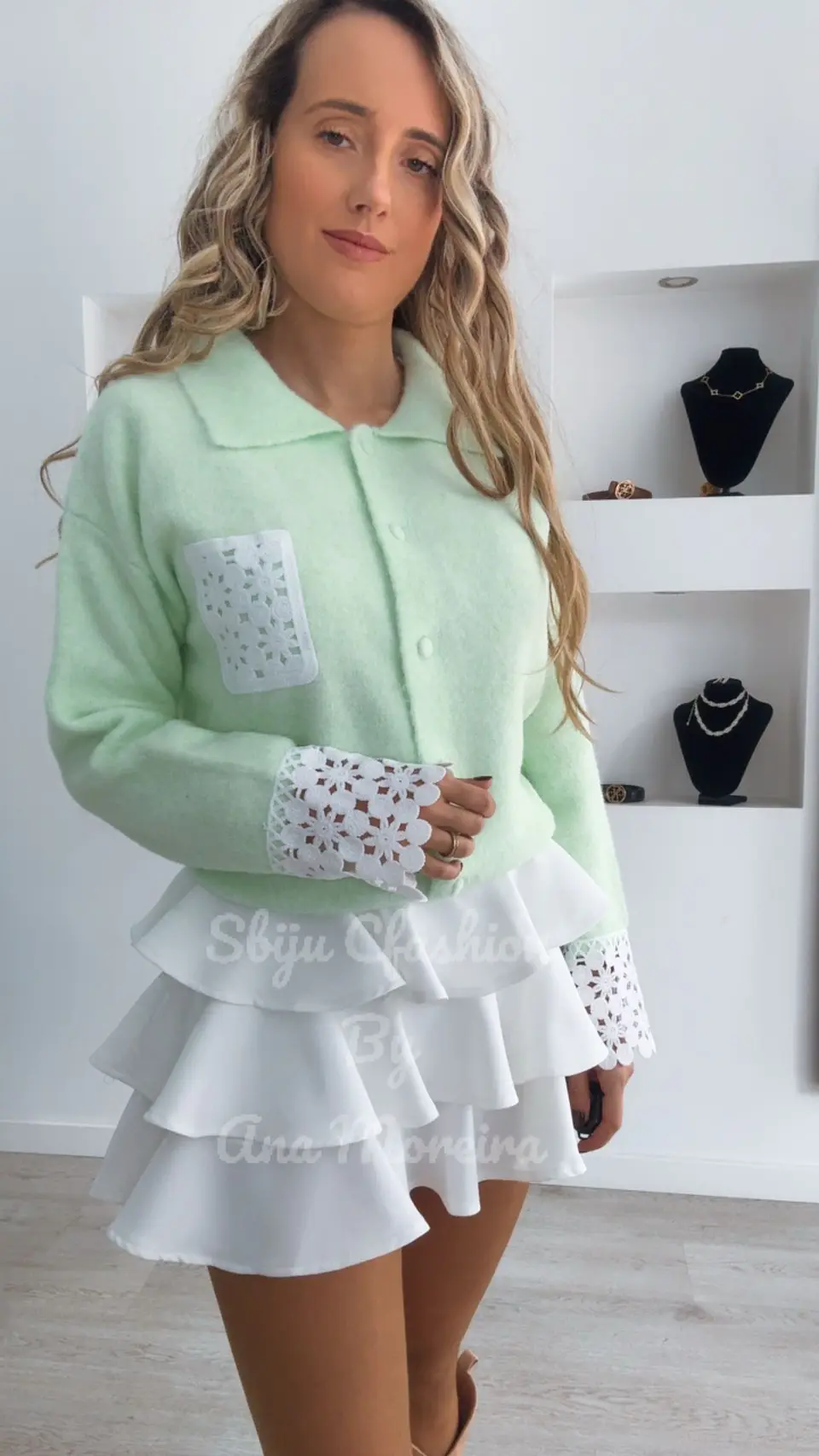 Cardigan com Detalhes em Renda na Manga e no Bolso - TU 7