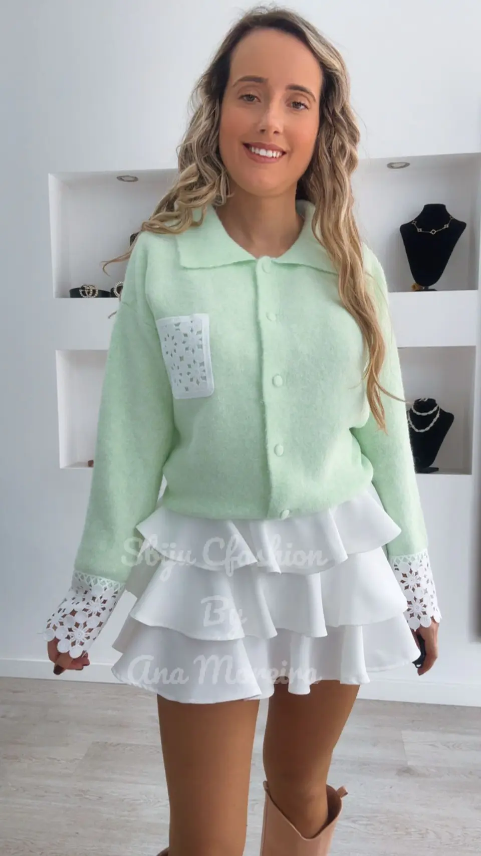 Cardigan com Detalhes em Renda na Manga e no Bolso - TU 8