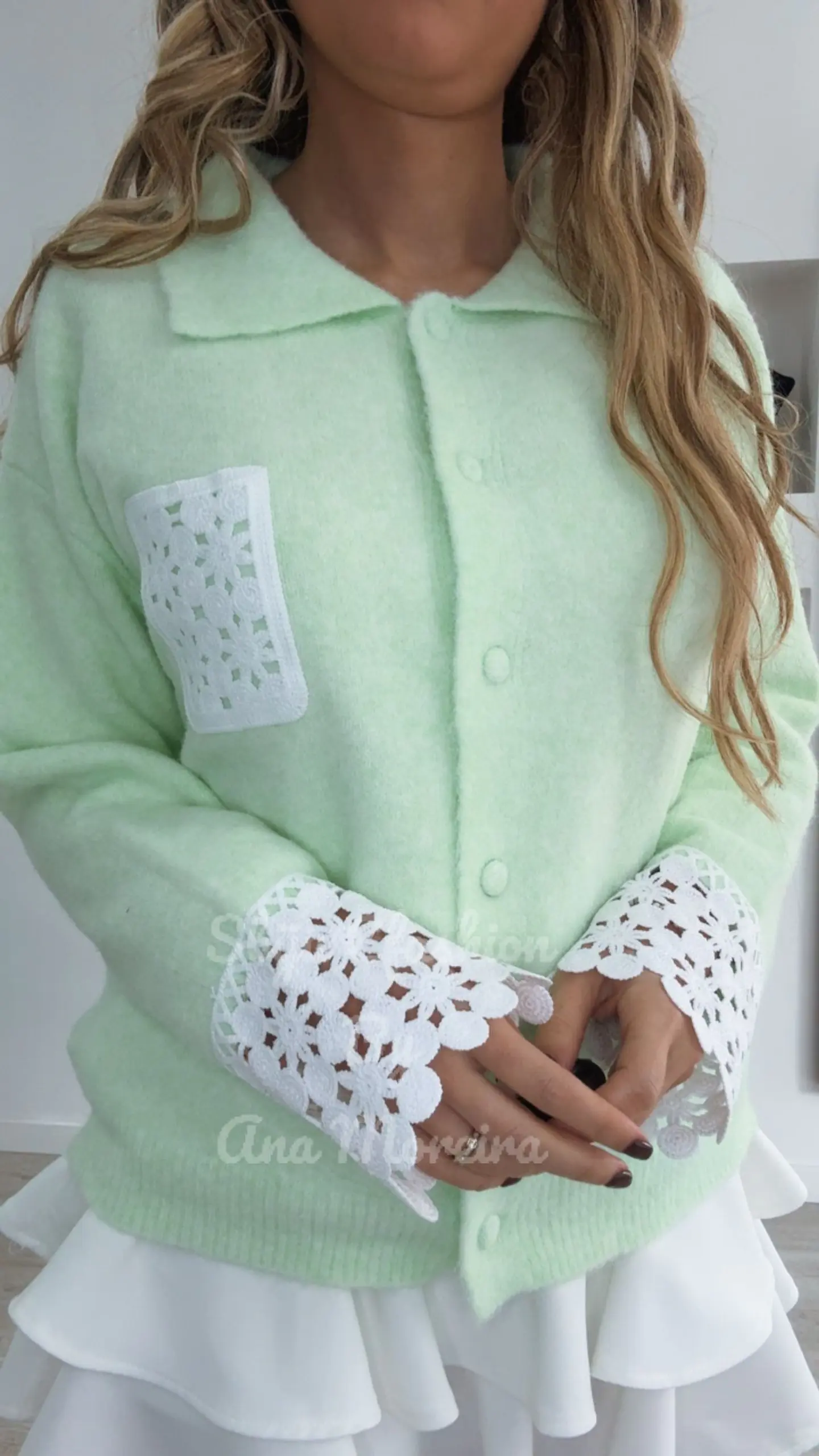 Cardigan com Detalhes em Renda na Manga e no Bolso - TU 10