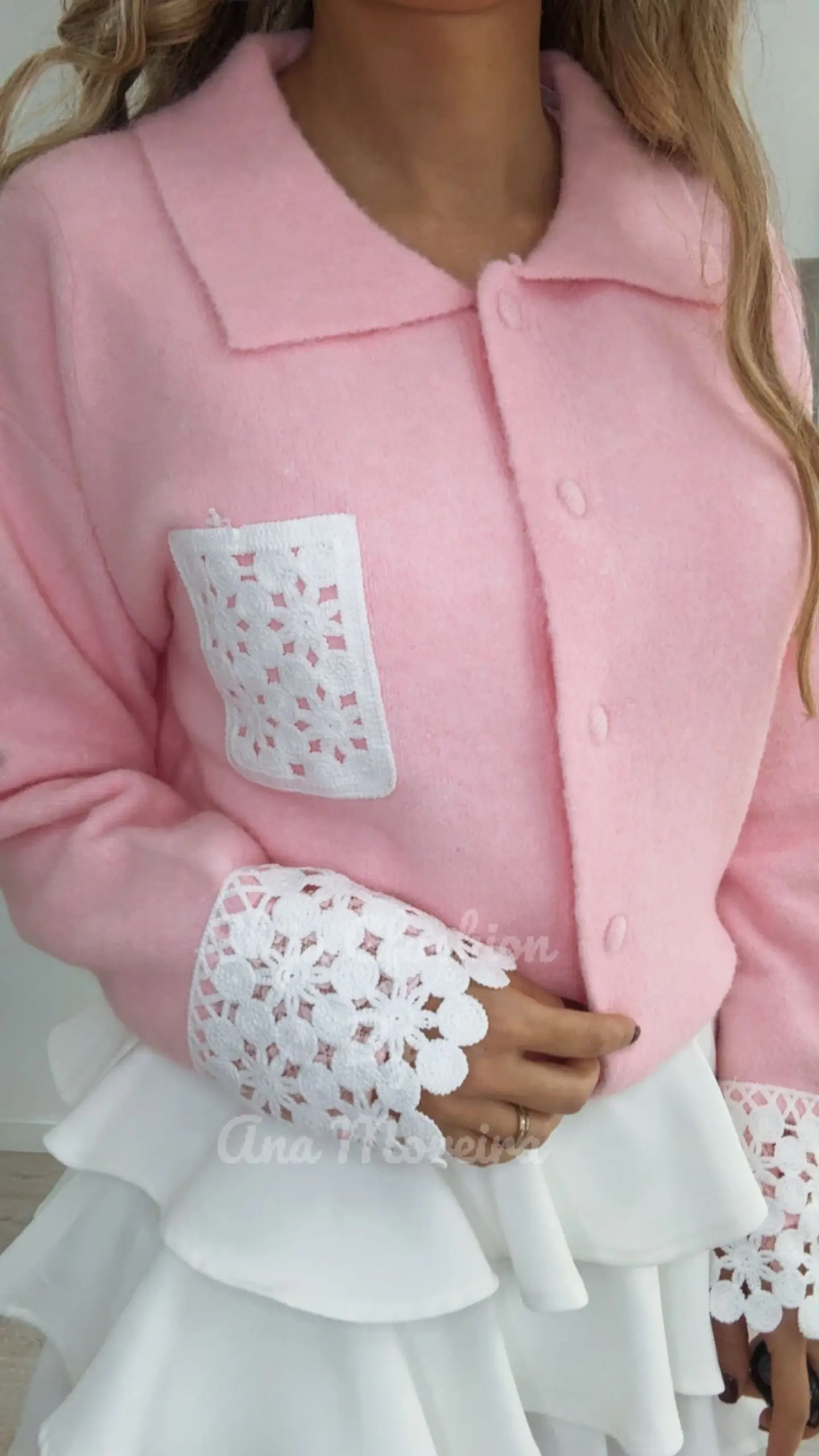 Cardigan com Detalhes em Renda na Manga e no Bolso - TU 2