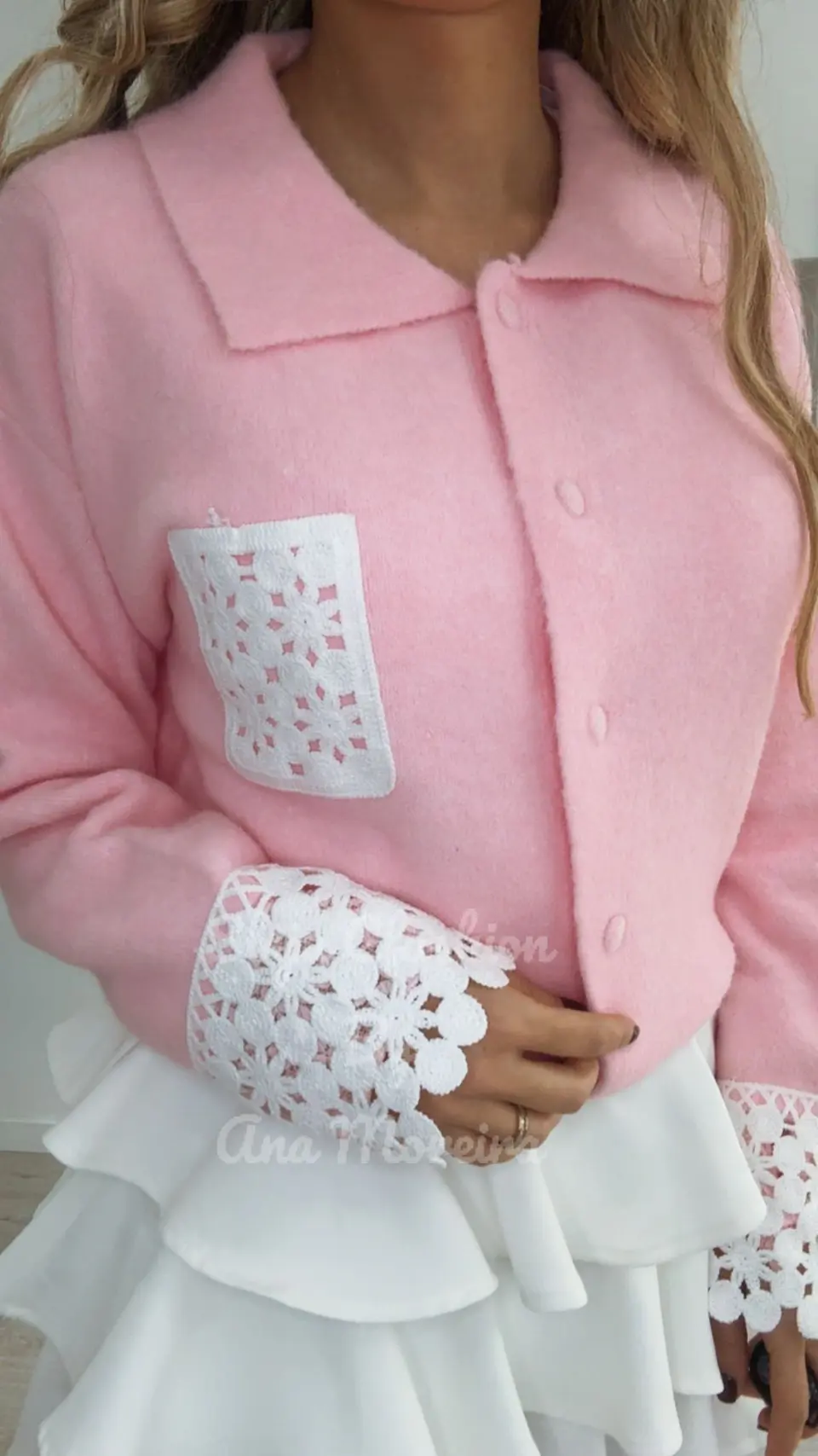 Cardigan com Detalhes em Renda na Manga e no Bolso - TU 2