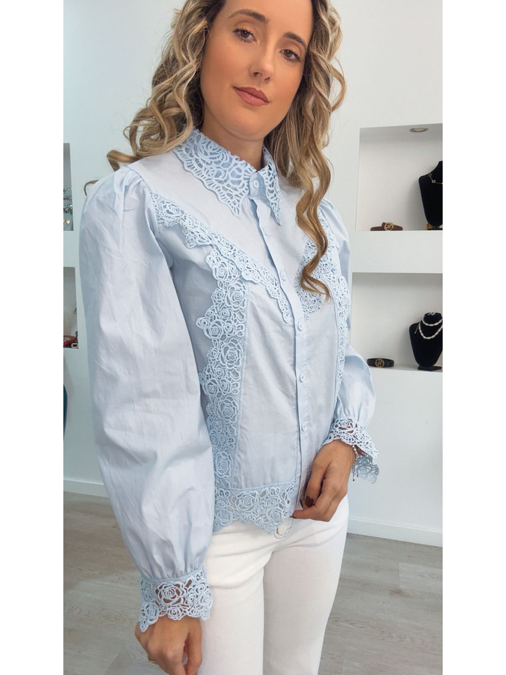 Camisa com Detalhes de Renda 3