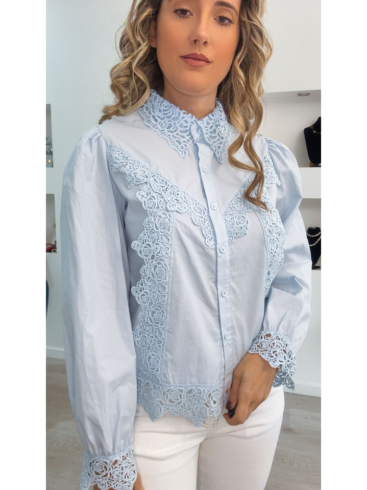 Camisa com Detalhes de Renda 6