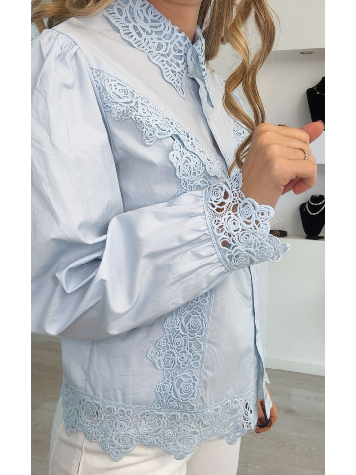 Camisa com Detalhes de Renda 1