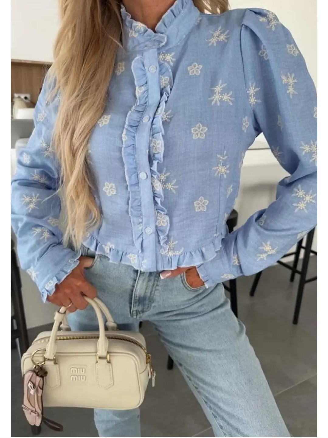 Camisa com Detalhes em Bege e Folho 9